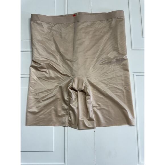 Spanx by Sara Blakely Women's L Nude Shorts Shapewear Foundation - Picture 1 of 5
